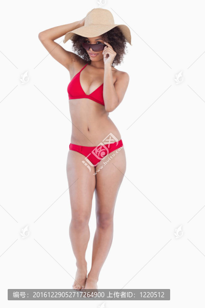 在泳裝美女站直