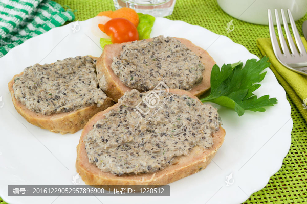與野生mushro肉餅片