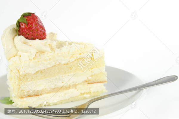 美味香草蛋糕與草莓裝飾頂部