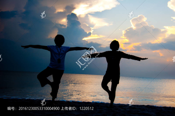 沙灘上的瑜伽
