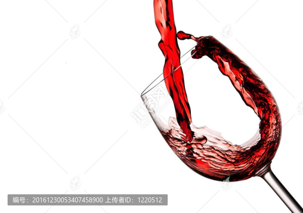 紅酒倒入酒杯