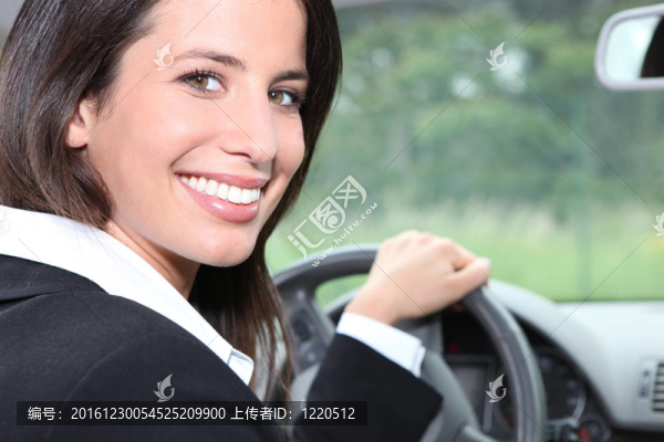 銷(xiāo)售員駕駛汽車(chē)