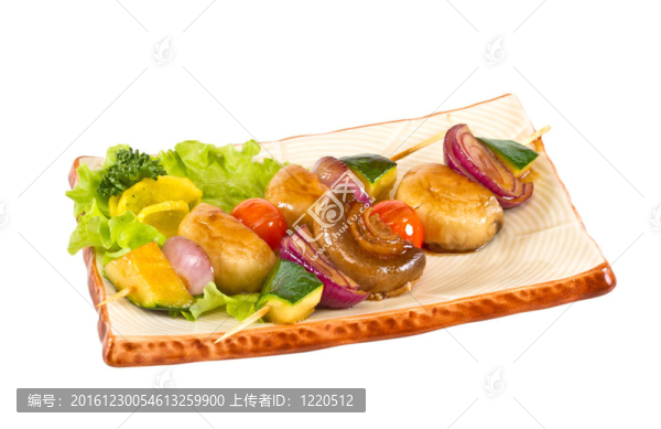白色背景的美味烤蔬菜