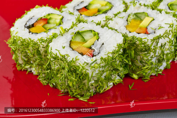 日本的素食卷蒔蘿和蔬菜