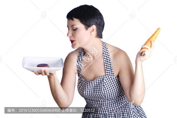 迷人的女孩與白色背景的胡蘿卜