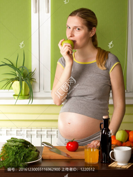 廚房孕婦