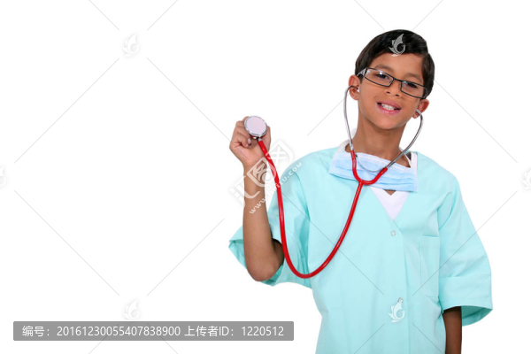扮成醫(yī)生的男孩