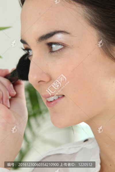 女人用腮紅