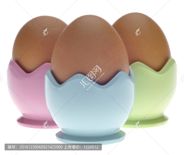 三柔和的蛋杯和Brown,Eggs
