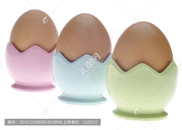 三柔和的蛋杯和Brown,Eggs