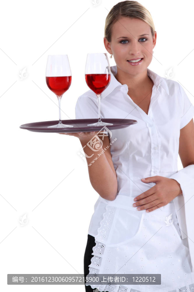 帶托盤的金發(fā)女服務(wù)員