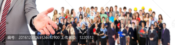 商務(wù)人士握手。