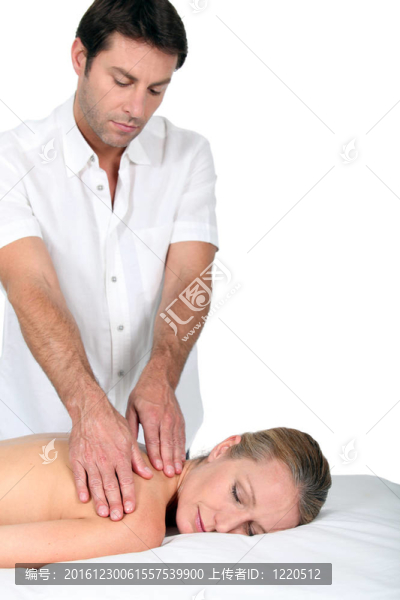 按摩的女人