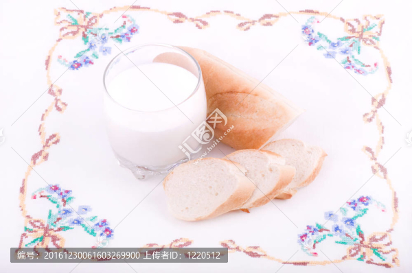 美麗的面包牛奶