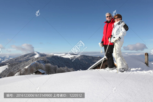 中年夫婦滑雪