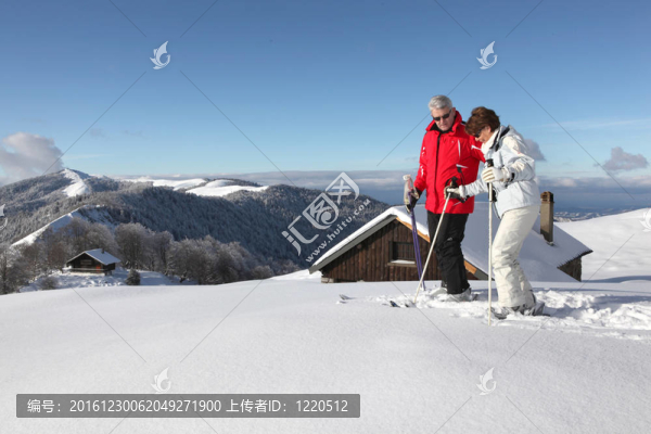 滑雪的夫婦