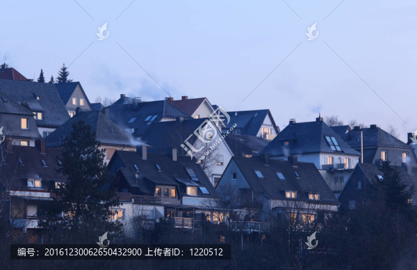 Siegerland住宅；德國。冬天清晨拍攝的照片。