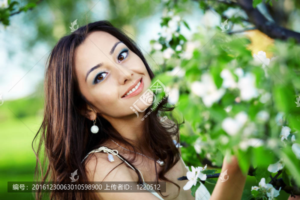 微笑的好女孩