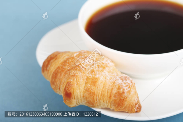 咖啡與牛角包