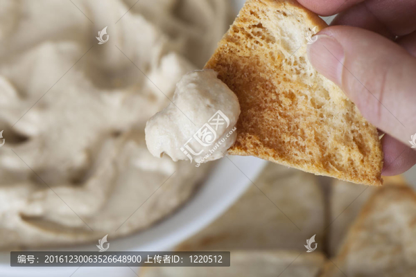 皮塔餅和鷹嘴豆泥