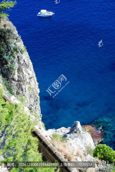 蔚藍的大海在Capri島