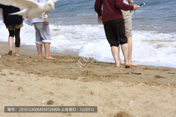 在海灘上放松