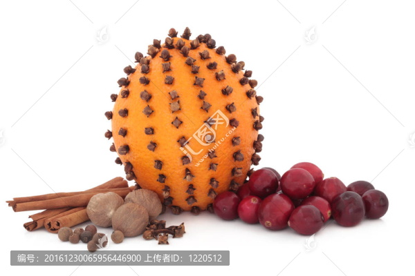 蔓越莓；香料和橙色