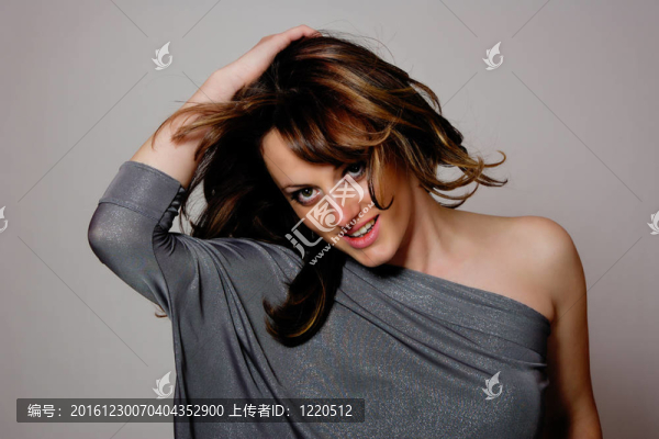 一個美麗年輕性感女人的畫像