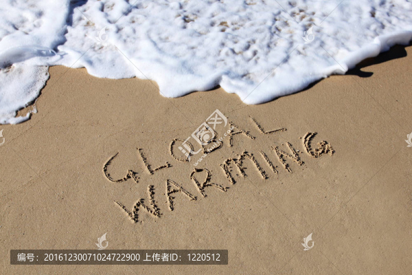 全球變暖寫在沙灘上的沙上升波。波浪運動模糊