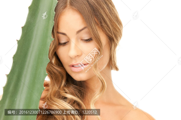 可愛的女人與aloe,vera