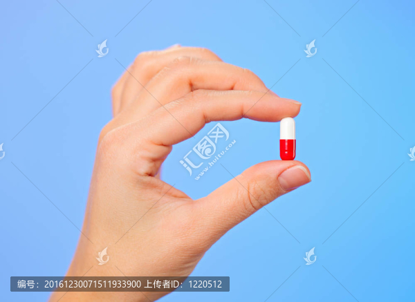醫(yī)生用紅、白丸（膠囊）；宏觀觀察