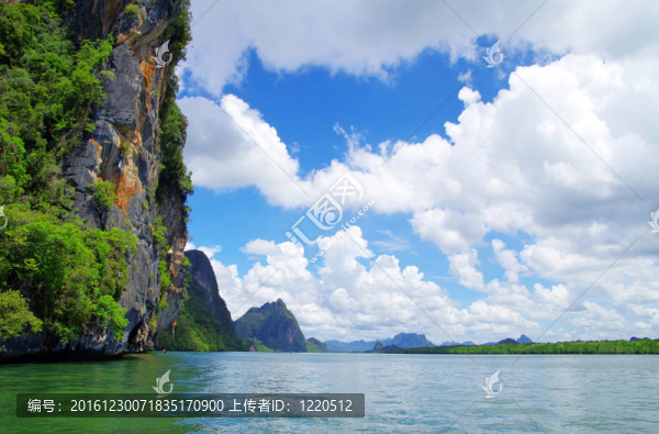 巖石和海