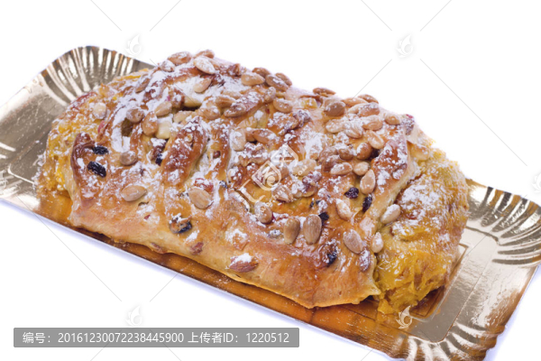 傳統(tǒng)葡萄牙復(fù)活節(jié)蛋糕