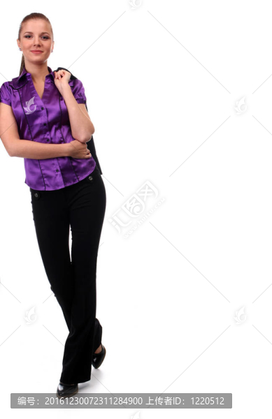 穿黑西裝的女人