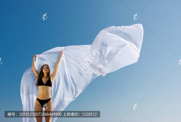 白色物質(zhì)與自然的女人