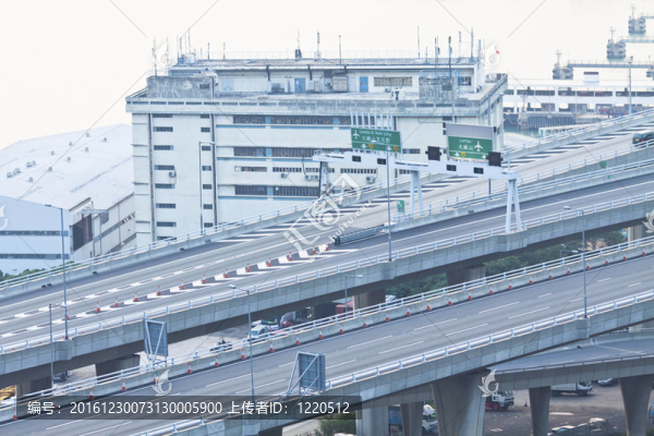 現代城市多車道公路