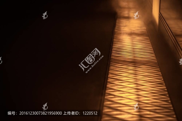 煙從運(yùn)河升起