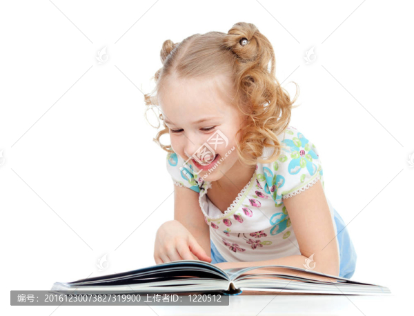 可愛快樂小女孩讀書