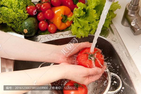 飛濺的蔬菜