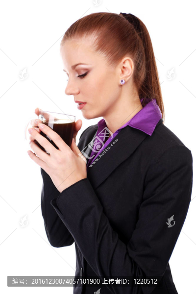 一杯咖啡的女人