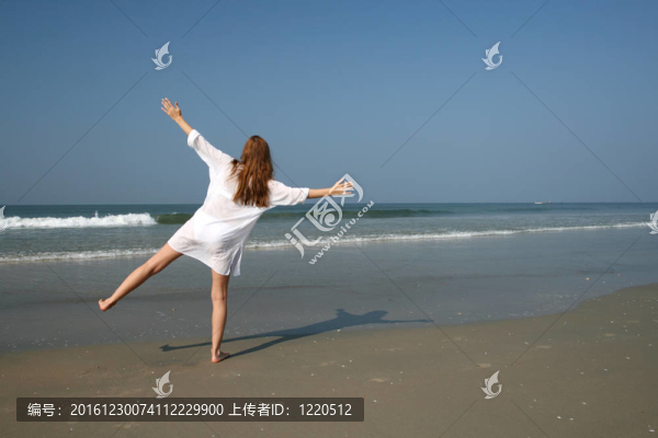 海灘上的女人