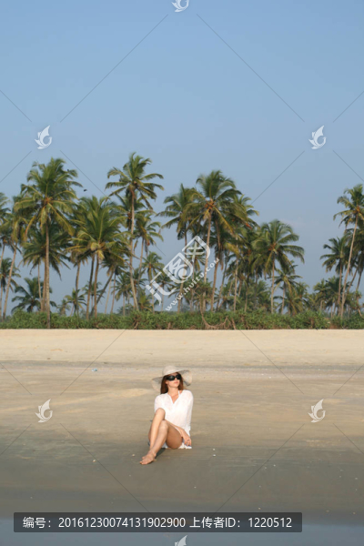 海灘上的女人