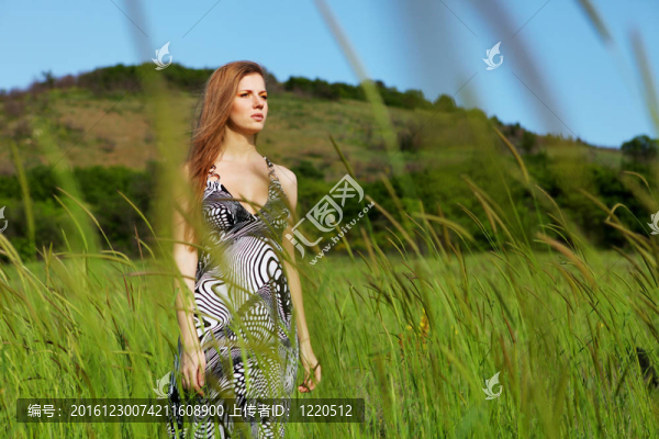 女人與青草