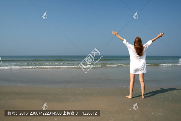 海灘上的女人