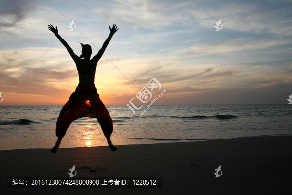 海灘上的女人