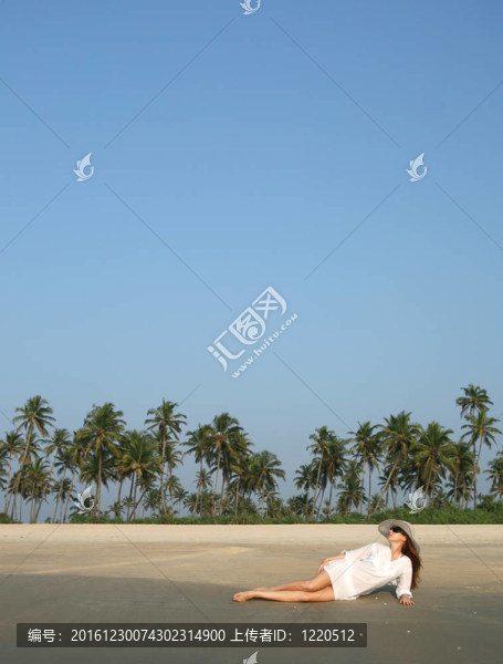 海灘上的女人