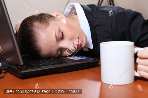 在黑色西裝的商人