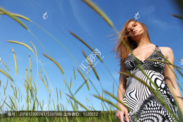 女人與青草