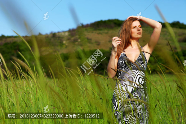 女人與青草