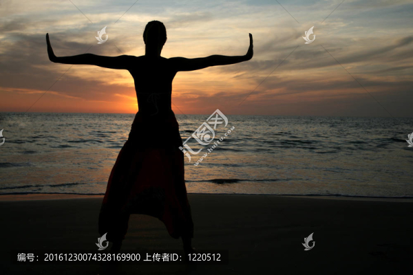 海灘上的女人